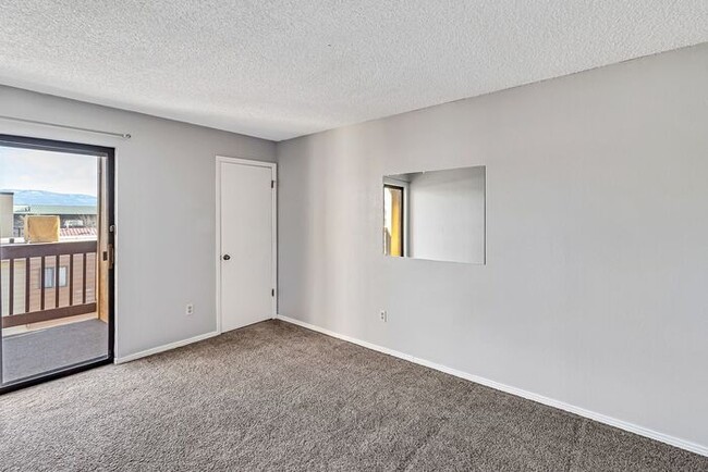 Building Photo - Charming Condo with Modern Amenities