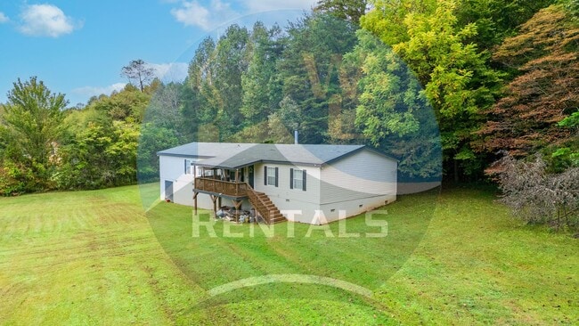 Building Photo - 4 bedroom 2 bath Double-Wide Trailer tastefully decorated and fully furnished available 12/1/25  ...