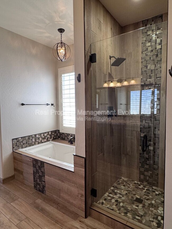 Building Photo - 10426 E Dolphin Ave