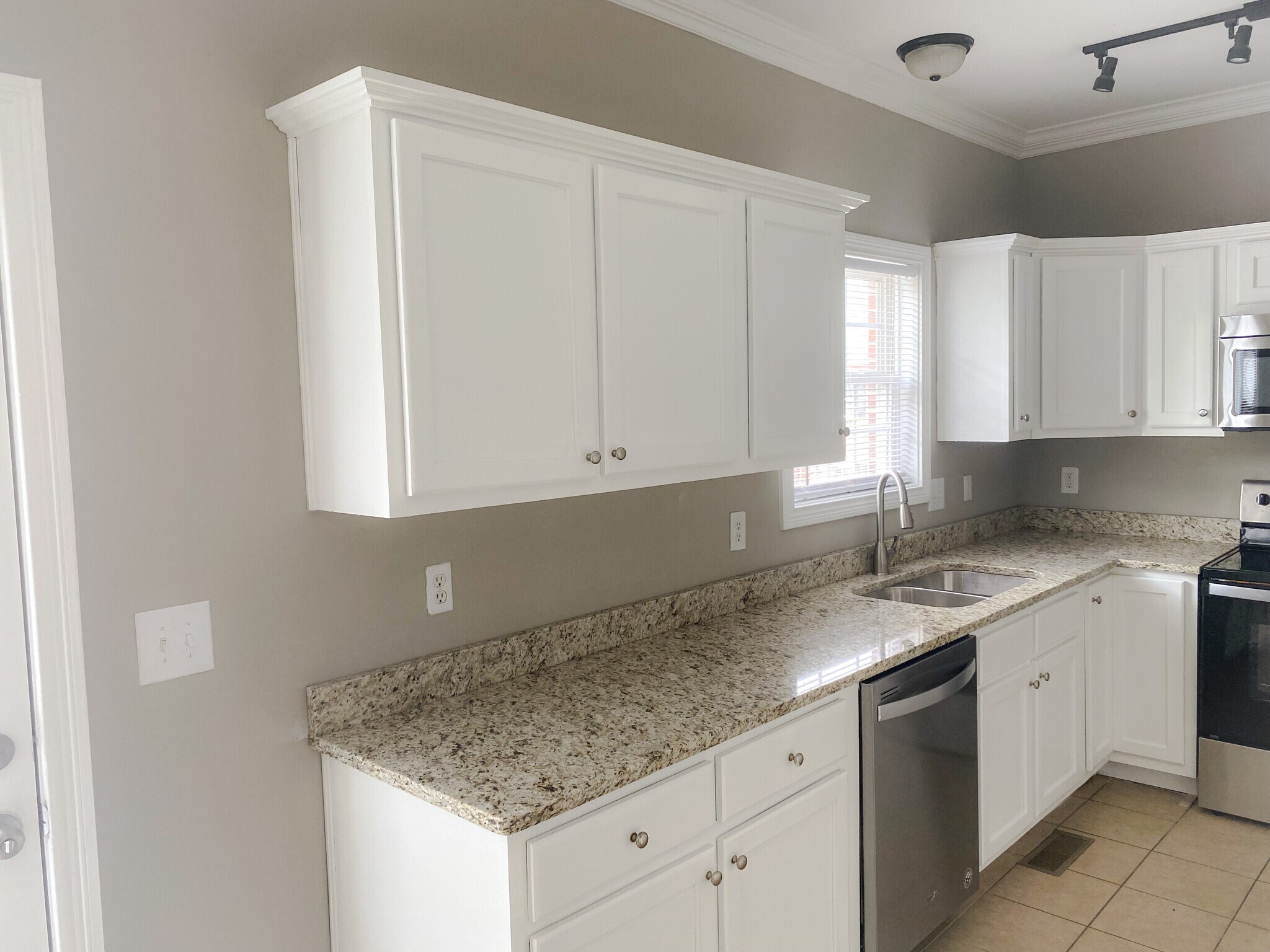 Building Photo - 1137 Unity Dr