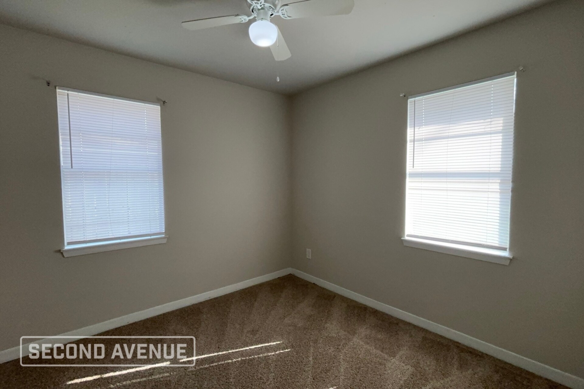 Building Photo - 3422 Hurlingham St