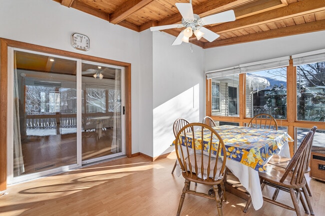 Building Photo - 120 S Staffire Dr