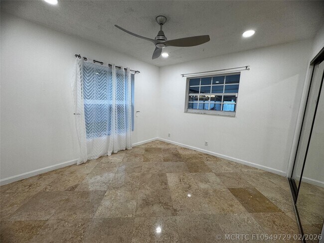 Building Photo - 4250 NW 9th Ct