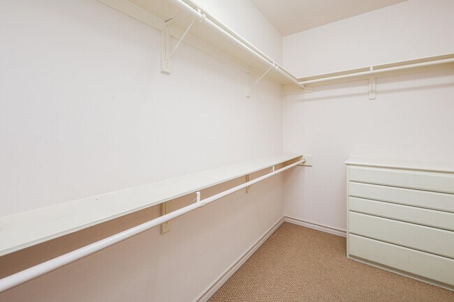 Building Photo - 342 St Julien Dr