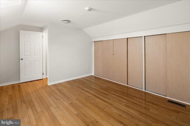 Building Photo - 60 Hampshire Dr