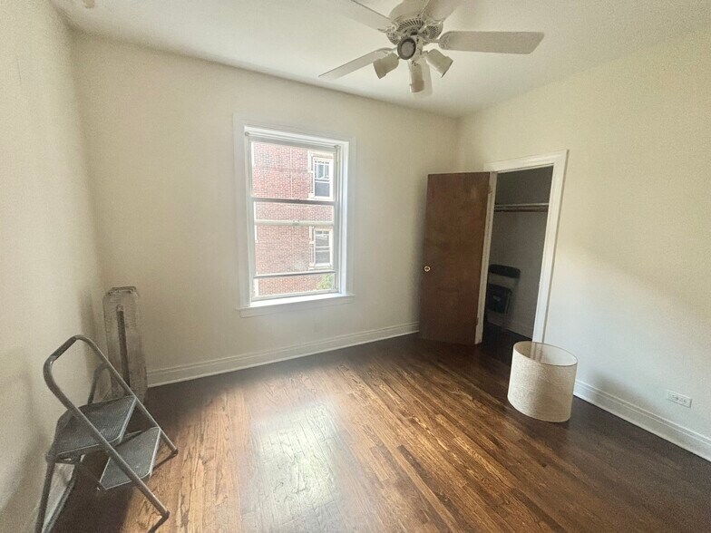 Building Photo - 4866 N Ashland Ave