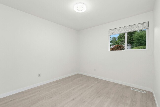 Building Photo - 4bd/2.5ba Bellevue Home