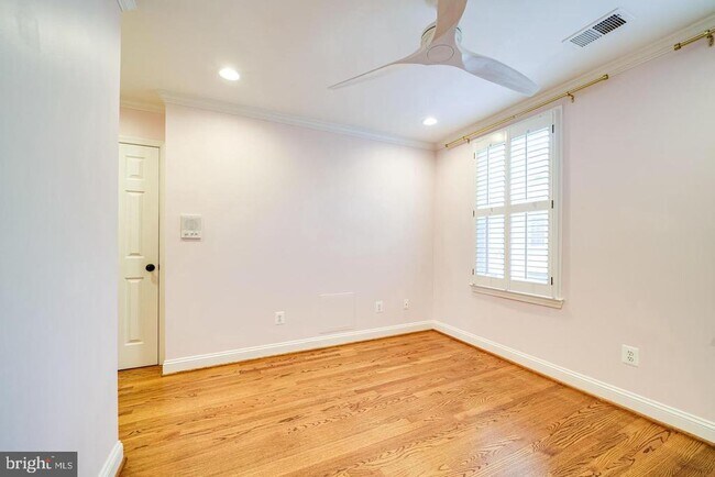Building Photo - 819 Rivergate Pl