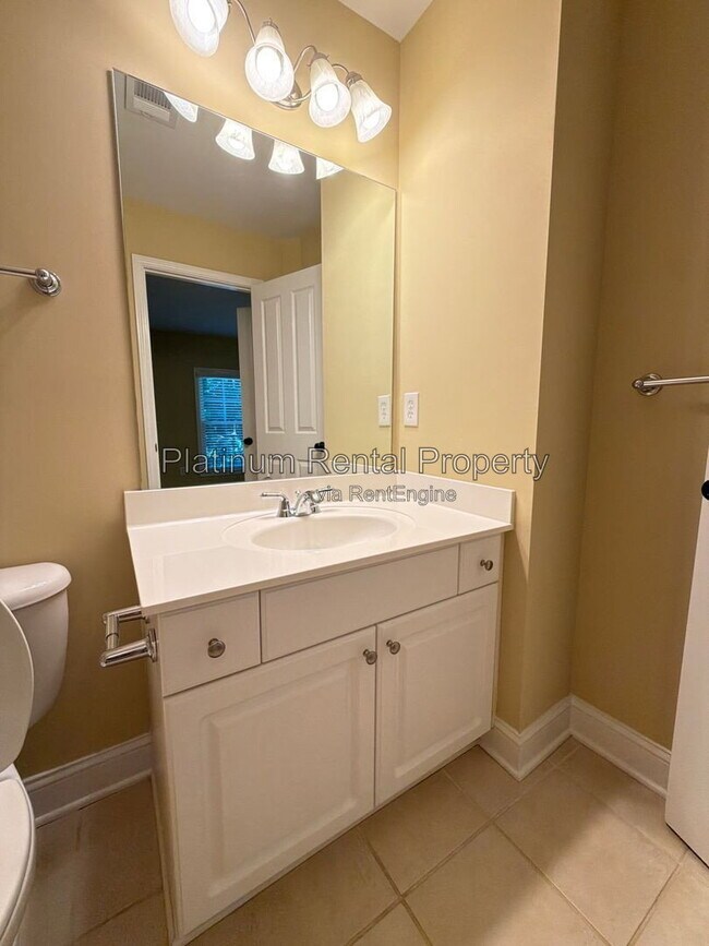 Building Photo - 8015 Wakehurst Pl