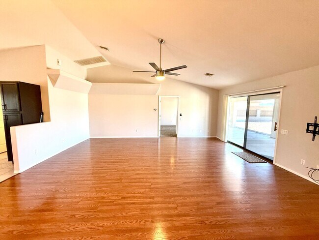 Building Photo - Custom 3 Bedroom, 2.5 Bath Home w/Bonus Ro...