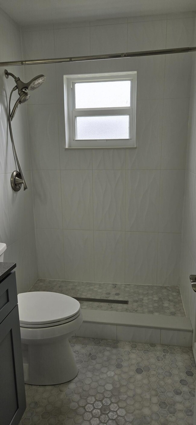 Building Photo - 192 Normandy Ln