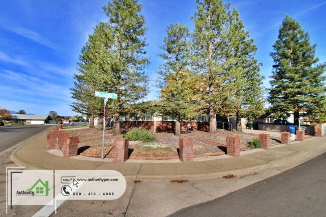 Building Photo - 310 Woodhill Dr