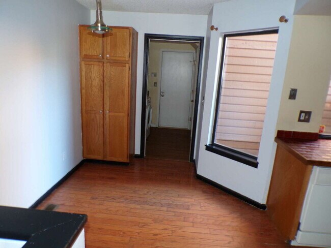 Building Photo - Wind Stream Condos - 3 Bedroom - 2 bathroo...
