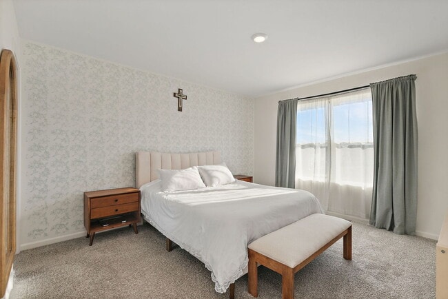 Building Photo - 3806 Honeysuckle Ln