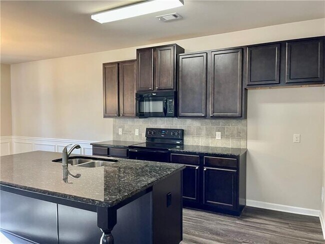 Building Photo - 7260 Silk Tree Pointe