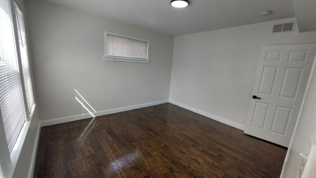 Building Photo - 69 Mora St