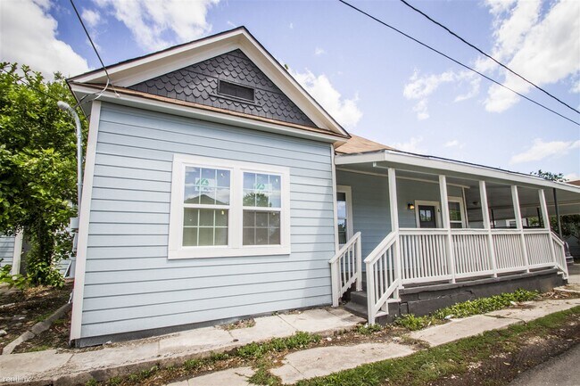 Building Photo - 121 Douglas Way St