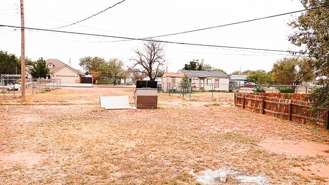 Building Photo - Handyman Special $0 First Month's Rent / “...