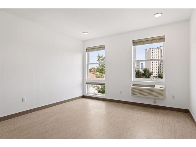 Building Photo - 2810 Park Ave