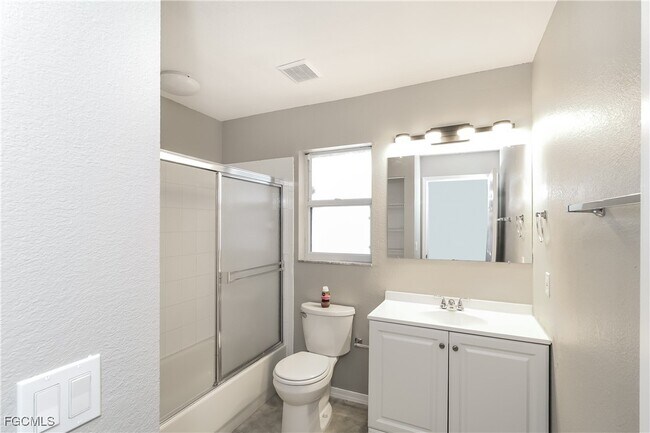 Building Photo - 1619 Geranium Ave