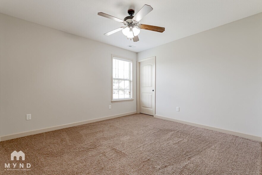 Building Photo - 352 Robin Helton Dr