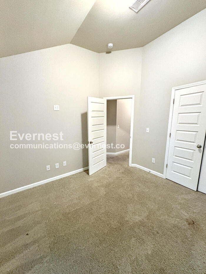 Building Photo - 313 Lossie Ln