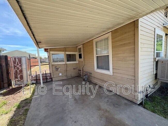 Building Photo - 829 Washington St