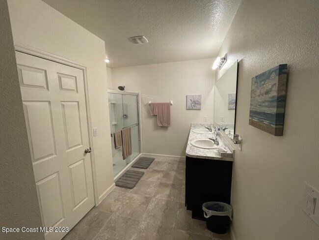Building Photo - 6834 Soaring Ln