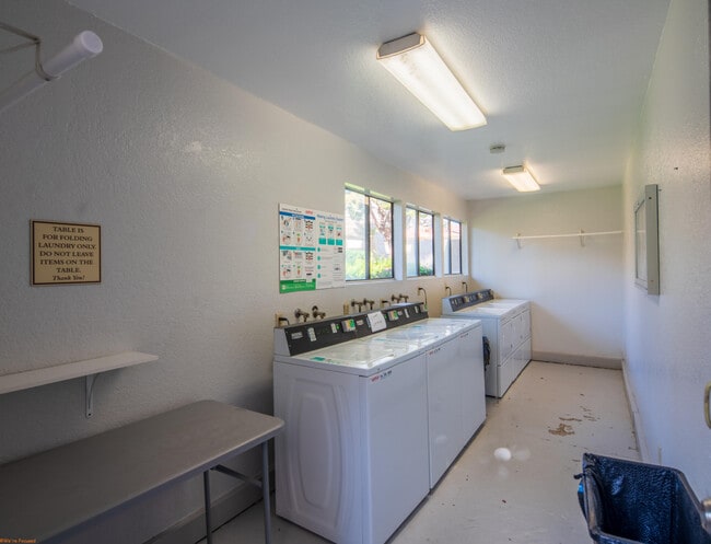 Building Photo - 2800 N Los Felices Rd