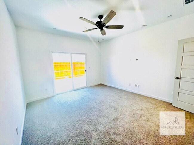 Building Photo - Stunning 3 Bedroom 2 Bath Home In Riverstone! SOLAR!