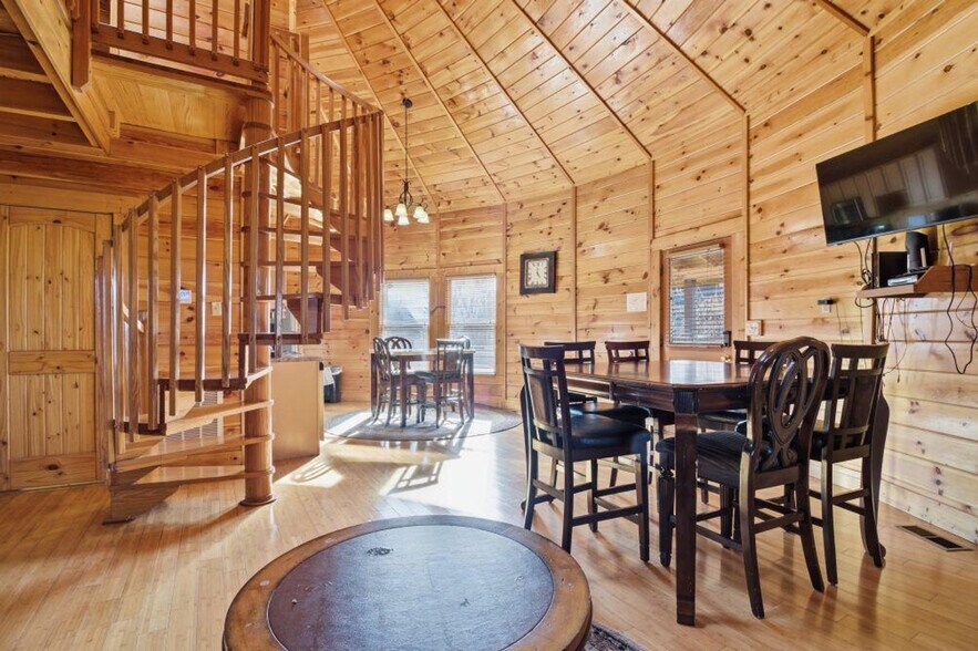 Building Photo - 1080 Towering Oaks Dr