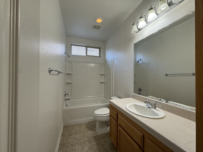 Building Photo - 3 Bedroom 3 Bath Beauty in West Sacramento!