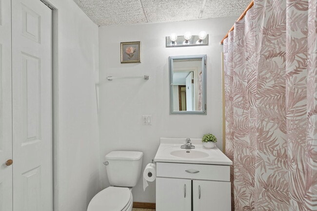 Building Photo - 933 Ridge Ave