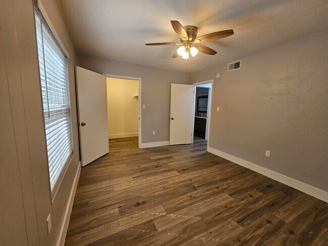 Building Photo - 1530 Live Oak Dr