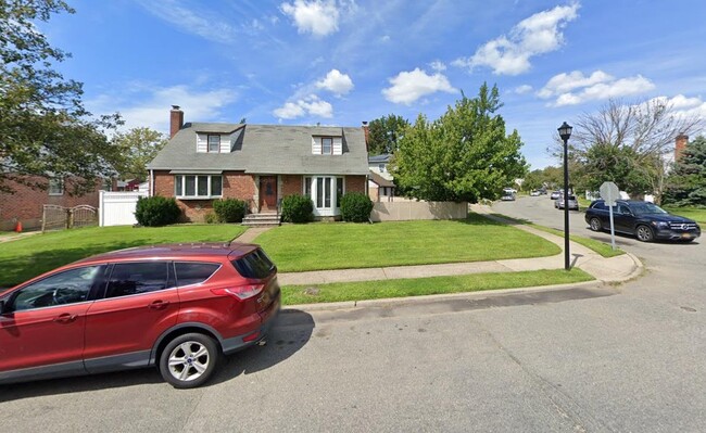 Primary Photo - 29 Molyneaux Rd