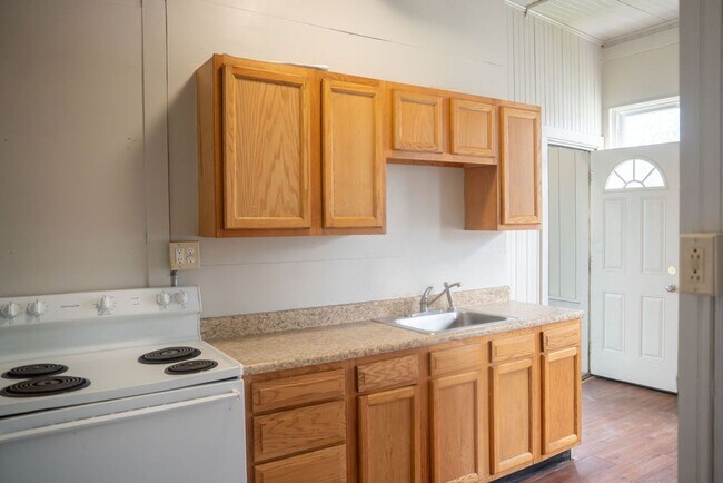 Building Photo - Spacious 4-Bedroom Home Near Kutztown University – Prime Downtown Location