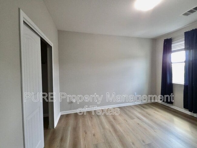 Building Photo - 13400 Briarwick Dr