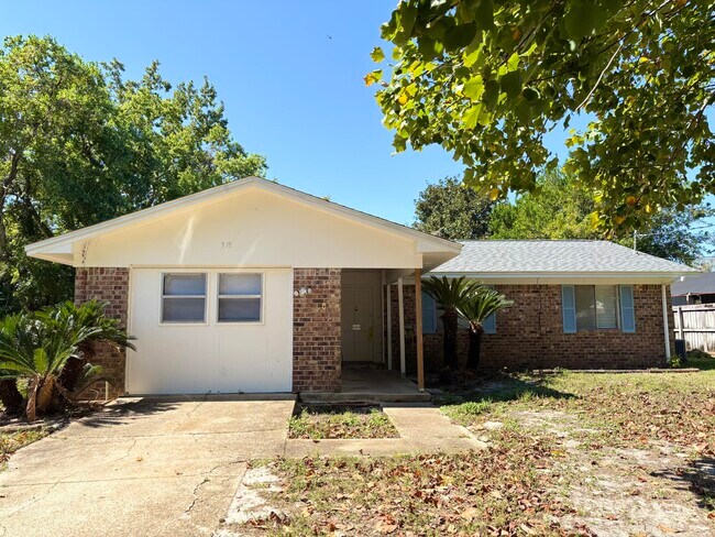 Primary Photo - 318 Austin Ave