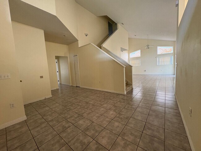 Building Photo - 2 Story Home. 3bed/3bath home/bonus room