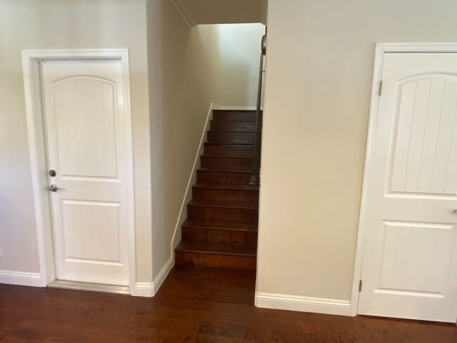 Building Photo - Beautiful Four Bedroom Townhouse in Pasadena