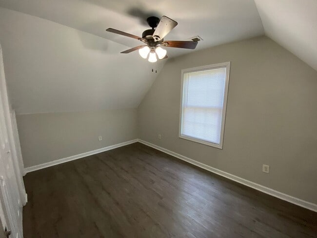 Building Photo - PRE-LEASING FOR AUGUST 2026!