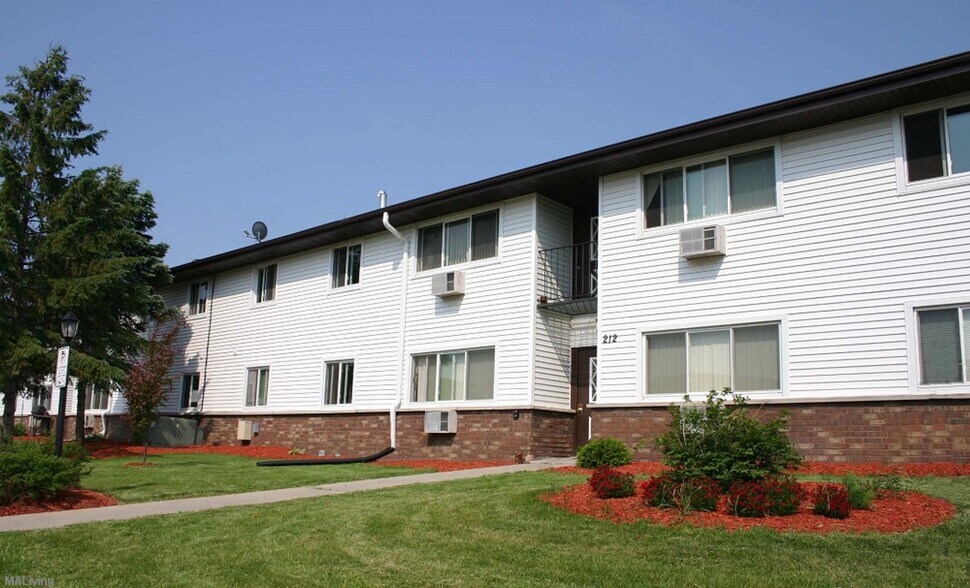 Primary Photo - Sunset Lane Apartments