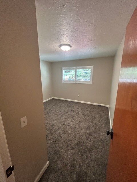 Building Photo - 6845 Lakeview Dr