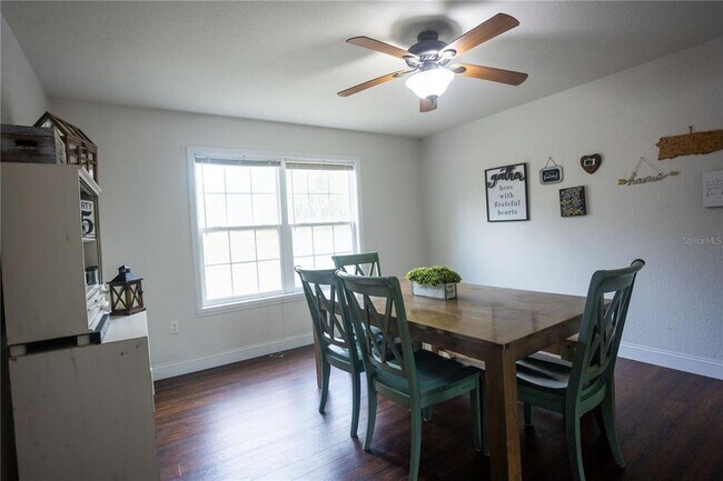 Building Photo - 1159 SW Valencia Heights Ave