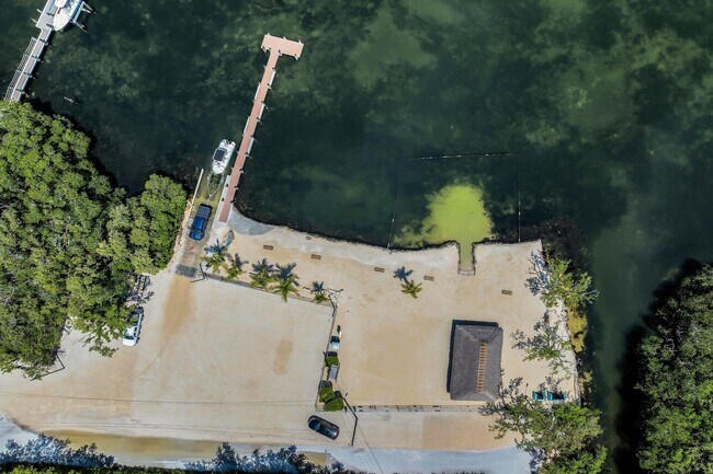 Building Photo - 21 Poinciana Dr