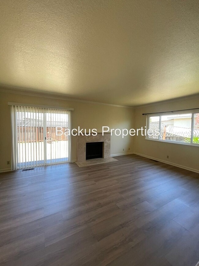 Building Photo - Remodeled three bedroom home near Marina B...