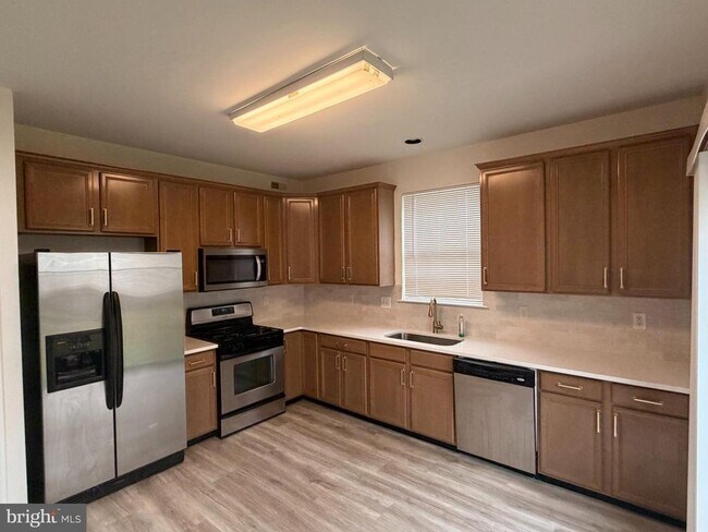 Building Photo - 36 Weaver Dr