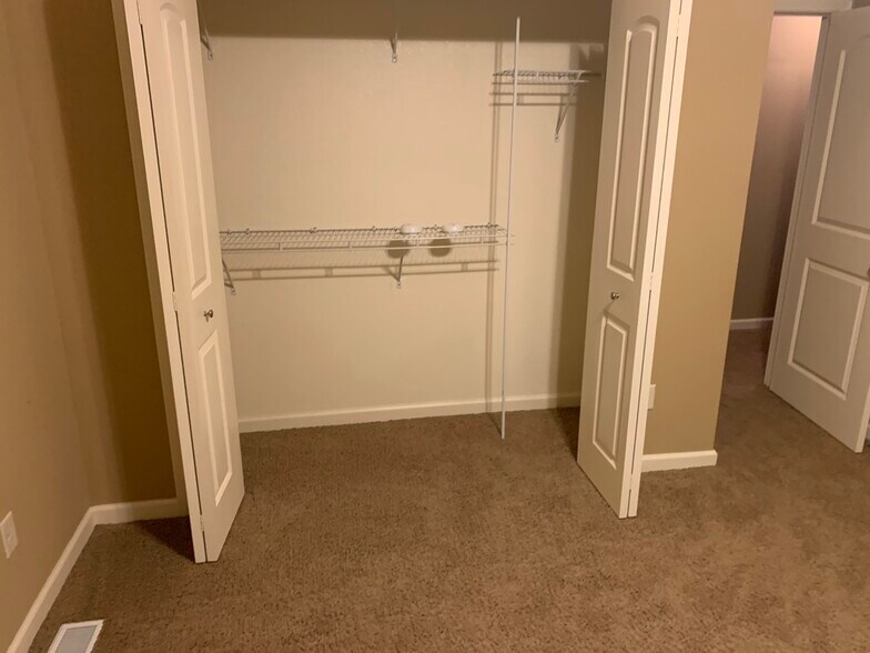 Master bedroom - 1948 Glenbridge Rd