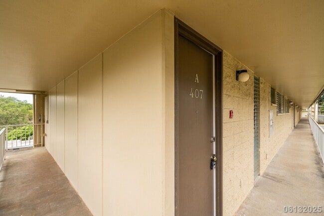 Building Photo - 2 Bed 1 Bath Condo In Valleyview Melemanu