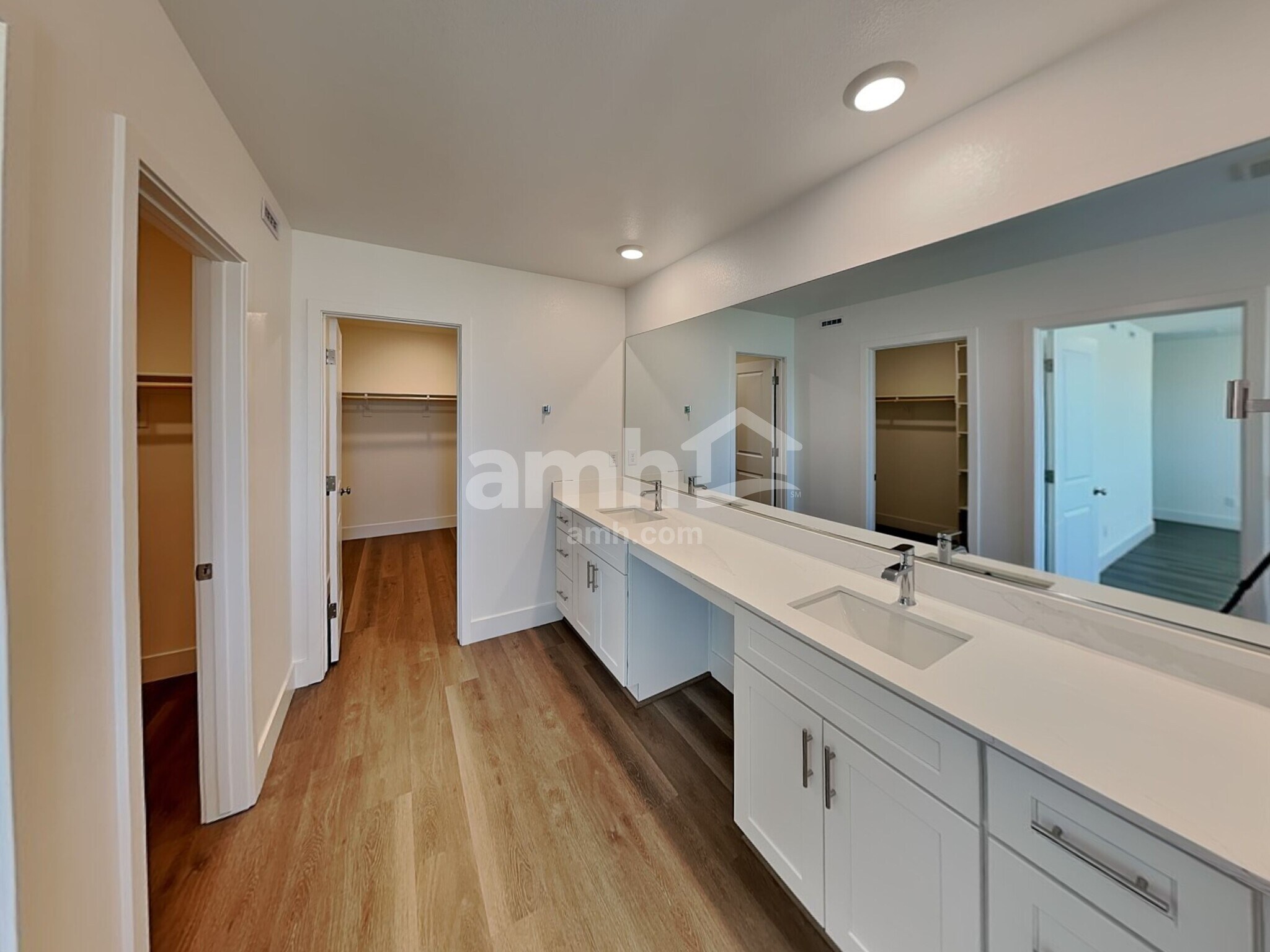 Building Photo - 10116 Cv Mountain St